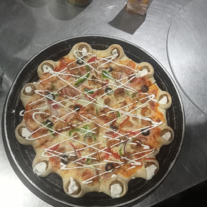 Butt g pizza and Burger point Logo